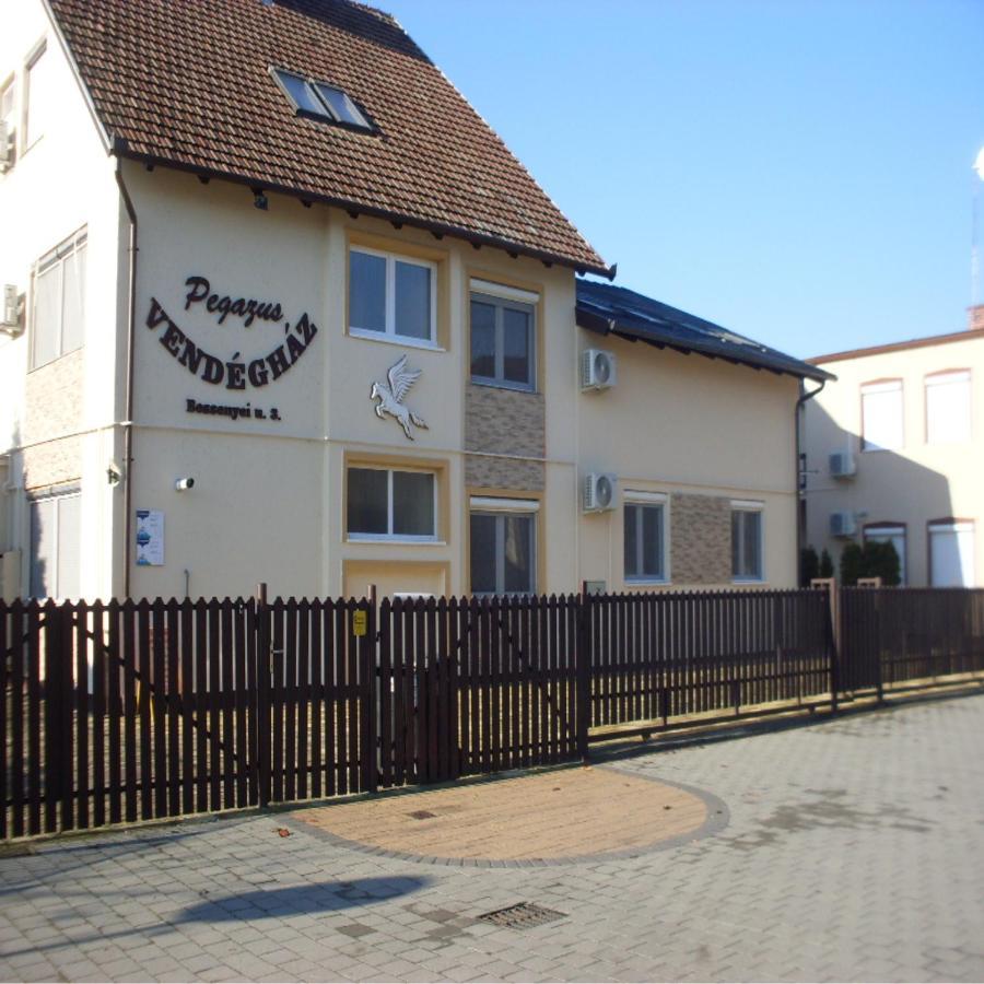 Hotel Pegazus Vendeghaz Hajdúszoboszló Exterior foto